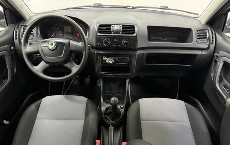 Skoda Fabia II, 2011 год, 650 000 рублей, 10 фотография