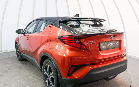Toyota C-HR I рестайлинг, 2019 год, 2 430 000 рублей, 8 фотография