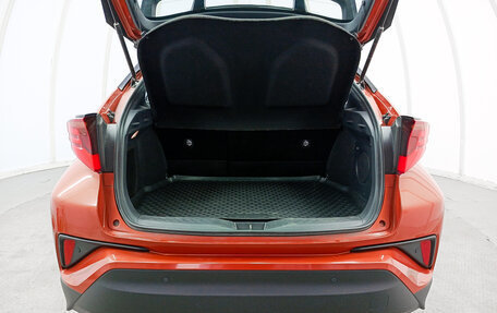 Toyota C-HR I рестайлинг, 2019 год, 2 430 000 рублей, 12 фотография