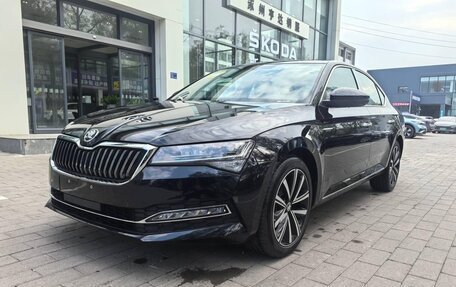 Skoda Superb III рестайлинг, 2025 год, 2 690 000 рублей, 1 фотография