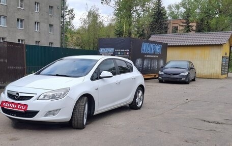 Opel Astra J, 2011 год, 600 000 рублей, 4 фотография