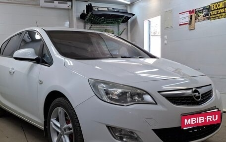 Opel Astra J, 2011 год, 600 000 рублей, 2 фотография