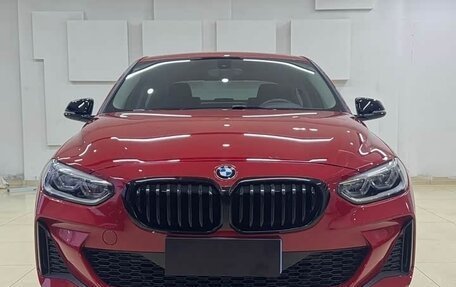 BMW 1 серия, 2021 год, 2 100 000 рублей, 2 фотография