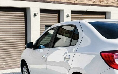 Renault Logan II, 2015 год, 600 000 рублей, 2 фотография