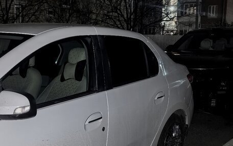 Renault Logan II, 2015 год, 600 000 рублей, 11 фотография