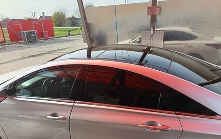 Hyundai Sonata VI, 2010 год, 940 000 рублей, 3 фотография