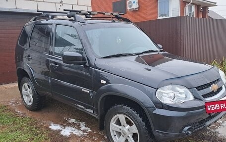Chevrolet Niva I рестайлинг, 2015 год, 760 000 рублей, 3 фотография