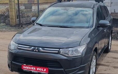 Mitsubishi Outlander III рестайлинг 3, 2013 год, 1 500 000 рублей, 3 фотография