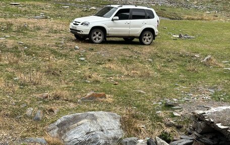 Chevrolet Niva I рестайлинг, 2017 год, 670 000 рублей, 3 фотография