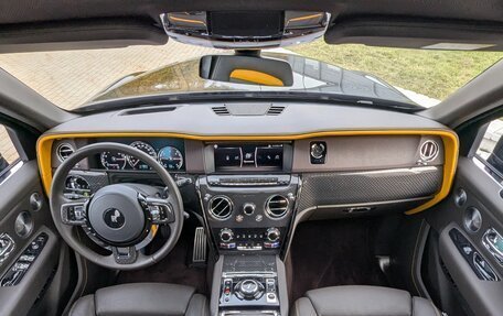 Rolls-Royce Cullinan, 2021 год, 43 000 000 рублей, 24 фотография