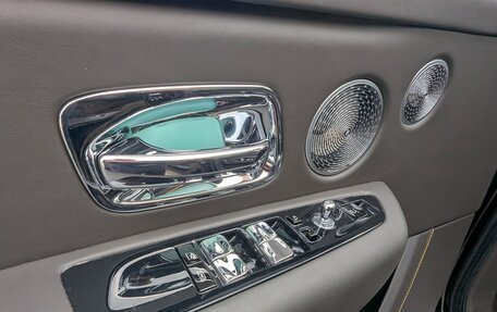 Rolls-Royce Cullinan, 2021 год, 43 000 000 рублей, 27 фотография