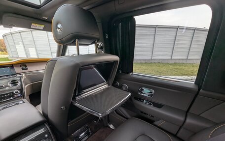 Rolls-Royce Cullinan, 2021 год, 43 000 000 рублей, 18 фотография