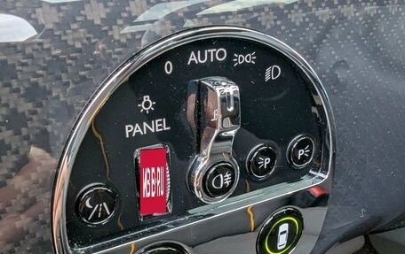 Rolls-Royce Cullinan, 2021 год, 43 000 000 рублей, 25 фотография