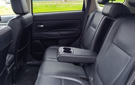 Mitsubishi Outlander III рестайлинг 3, 2013 год, 1 200 000 рублей, 15 фотография