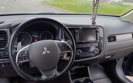 Mitsubishi Outlander III рестайлинг 3, 2013 год, 1 200 000 рублей, 10 фотография