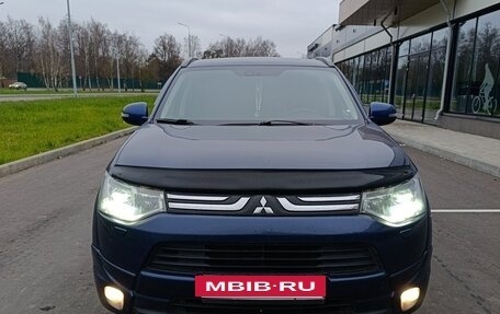 Mitsubishi Outlander III рестайлинг 3, 2013 год, 1 200 000 рублей, 2 фотография