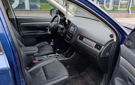 Mitsubishi Outlander III рестайлинг 3, 2013 год, 1 200 000 рублей, 12 фотография