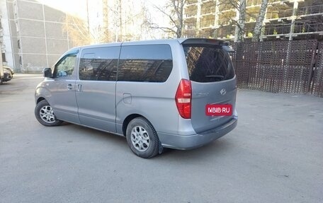 Hyundai Grand Starex Grand Starex I рестайлинг 2, 2012 год, 1 380 000 рублей, 2 фотография