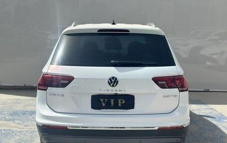 Volkswagen Tiguan II, 2022 год, 2 200 000 рублей, 5 фотография