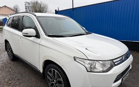 Mitsubishi Outlander III рестайлинг 3, 2013 год, 1 150 000 рублей, 4 фотография