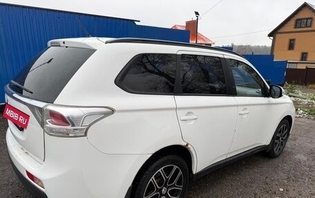Mitsubishi Outlander III рестайлинг 3, 2013 год, 1 150 000 рублей, 3 фотография
