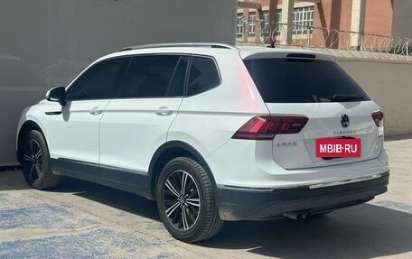 Volkswagen Tiguan II, 2022 год, 2 200 000 рублей, 6 фотография