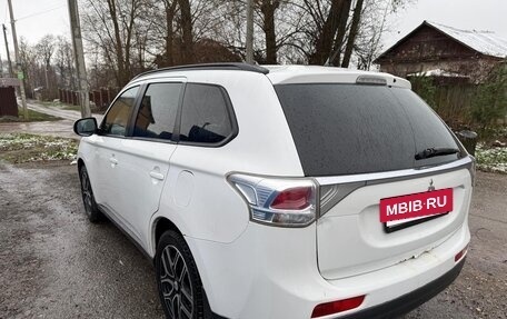 Mitsubishi Outlander III рестайлинг 3, 2013 год, 1 150 000 рублей, 2 фотография