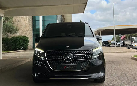 Mercedes-Benz V-Класс, 2024 год, 9 965 000 рублей, 2 фотография