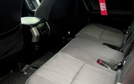 Toyota Land Cruiser Prado 150 рестайлинг 2, 2019 год, 5 550 000 рублей, 16 фотография