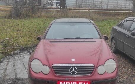 Mercedes-Benz C-Класс, 2001 год, 450 000 рублей, 1 фотография