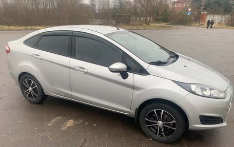 Ford Fiesta, 2015 год, 900 000 рублей, 2 фотография