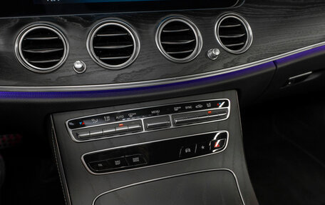 Mercedes-Benz E-Класс, 2021 год, 4 900 000 рублей, 18 фотография