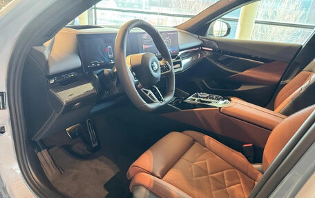 BMW 5 серия, 2025 год, 5 079 900 рублей, 2 фотография