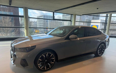 BMW 5 серия, 2025 год, 5 079 900 рублей, 14 фотография