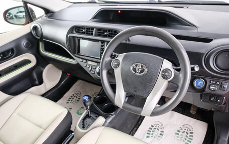 Toyota Aqua I, 2013 год, 889 000 рублей, 9 фотография