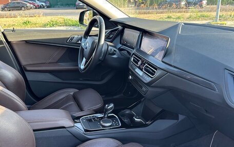 BMW 1 серия, 2020 год, 2 100 000 рублей, 8 фотография