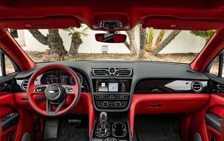 Bentley Bentayga I, 2025 год, 29 940 548 рублей, 9 фотография