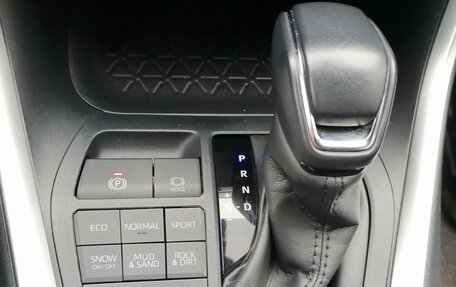 Toyota RAV4, 2021 год, 4 300 000 рублей, 6 фотография