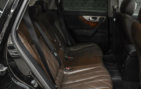 Infiniti QX70, 2014 год, 2 490 000 рублей, 11 фотография