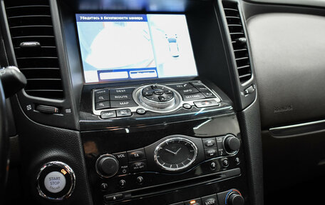 Infiniti QX70, 2014 год, 2 490 000 рублей, 17 фотография