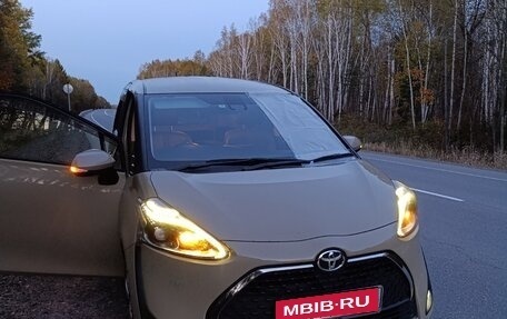 Toyota Sienta II, 2021 год, 1 729 000 рублей, 1 фотография