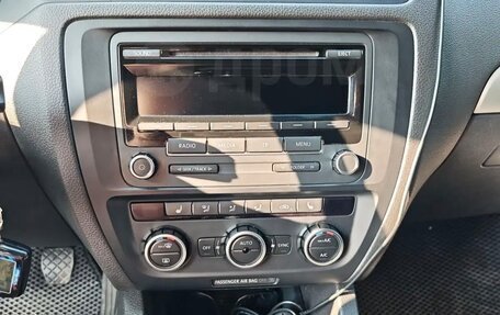 Volkswagen Jetta VI, 2013 год, 920 000 рублей, 13 фотография