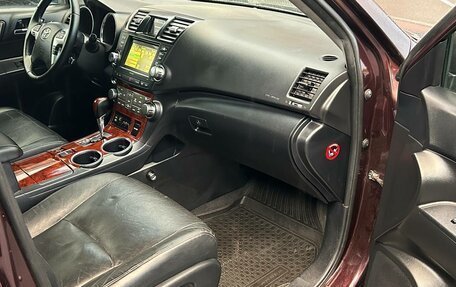 Toyota Highlander III, 2011 год, 1 550 000 рублей, 6 фотография