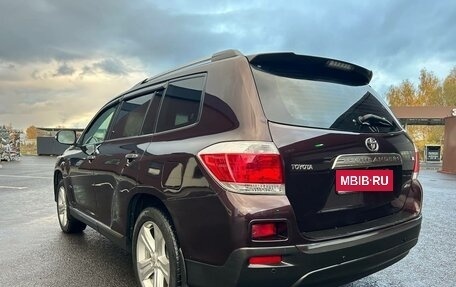 Toyota Highlander III, 2011 год, 1 550 000 рублей, 10 фотография