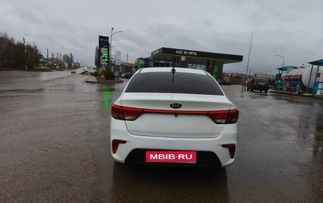 KIA Rio IV, 2018 год, 825 000 рублей, 3 фотография