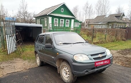 Chevrolet Niva I рестайлинг, 2010 год, 500 000 рублей, 3 фотография