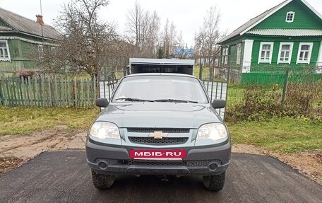 Chevrolet Niva I рестайлинг, 2010 год, 500 000 рублей, 2 фотография