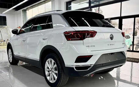 Volkswagen T-Roc I, 2022 год, 1 870 000 рублей, 4 фотография