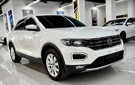 Volkswagen T-Roc I, 2022 год, 1 870 000 рублей, 3 фотография