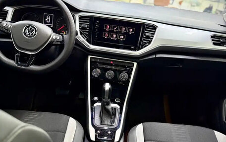 Volkswagen T-Roc I, 2022 год, 1 870 000 рублей, 15 фотография